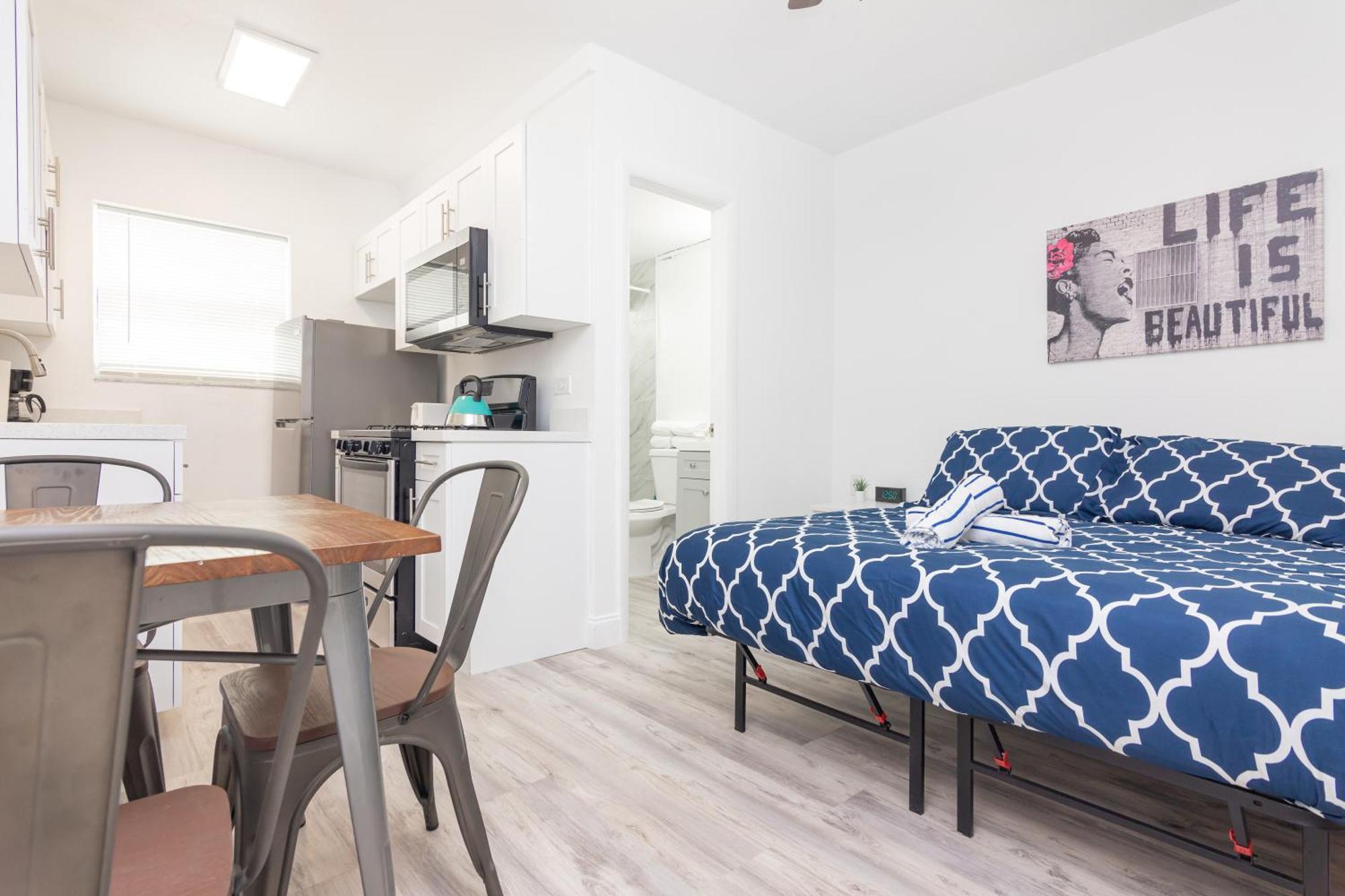 Ocean Drive Deco Apt W/2 Queen Beds, Steps 2 Beach Miami Beach Exterior photo